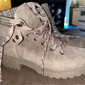 Maurice’s boots worn once